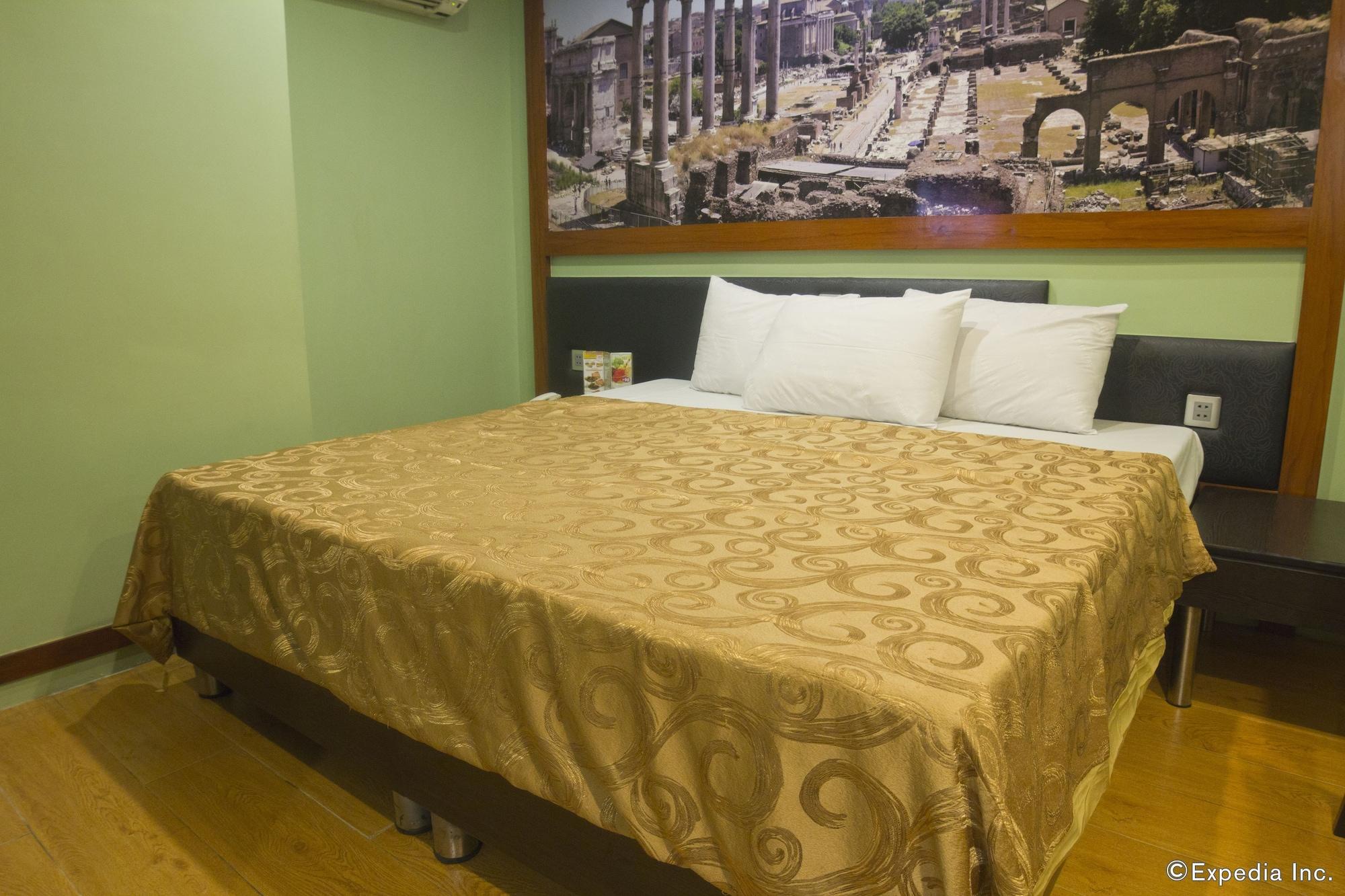Eurotel North Edsa Кесон Сити Екстериор снимка